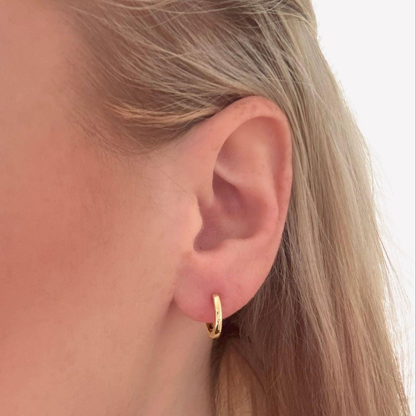 18kt gold plated huggie hoop earrings