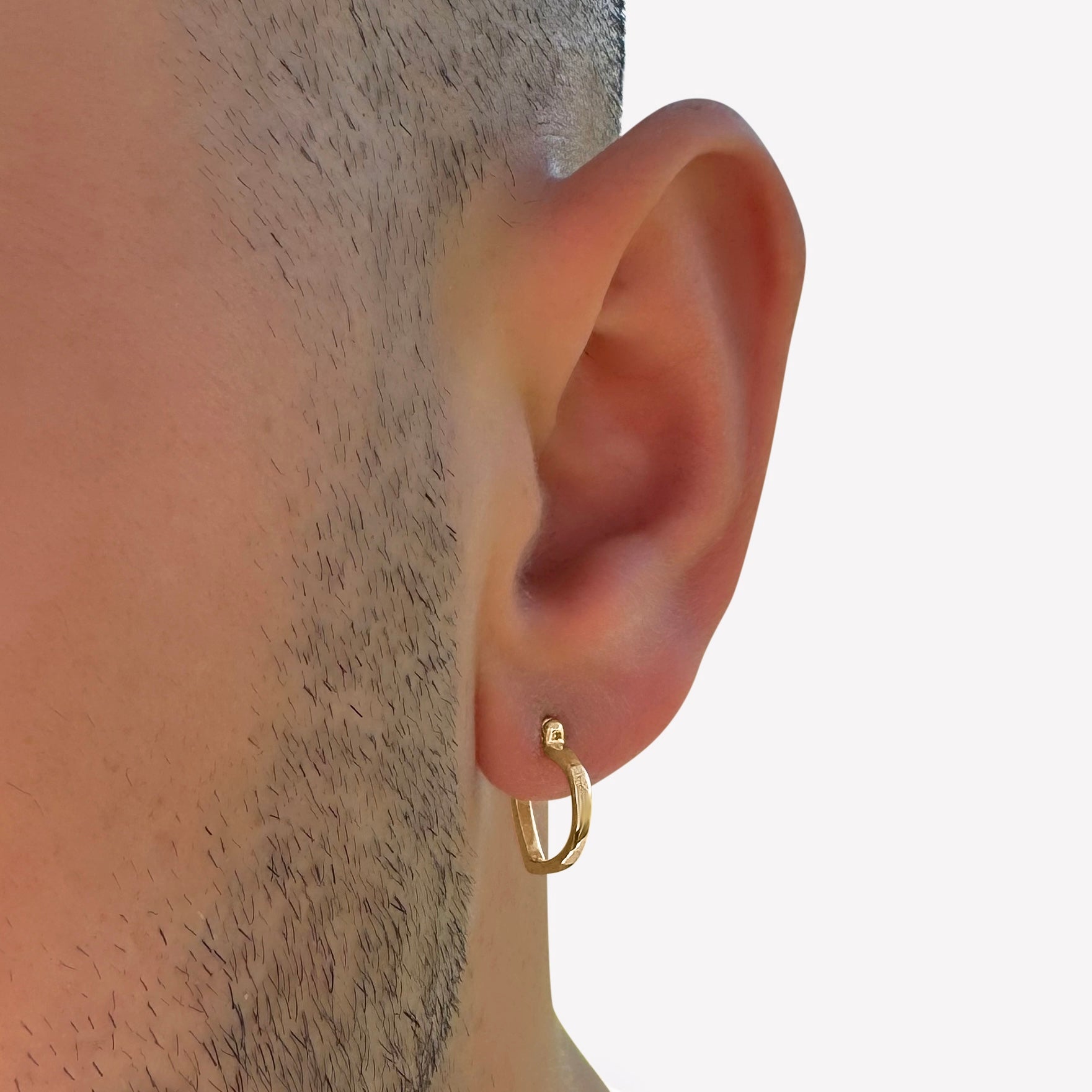 18K gold-plated heart-shaped hoop earrings – romantic and modern jewellery design